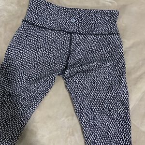 Lululemon Cropped Printed Leggings (GUC)